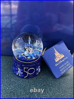 2021 Walt Disney World 50th Anniversary Mickey & Minnie Castle Mini Snow Globe