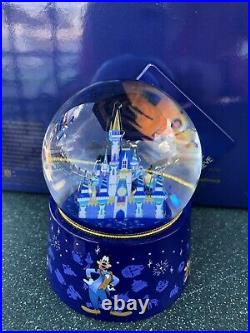 2021 Walt Disney World 50th Anniversary Mickey & Minnie Castle Mini Snow Globe