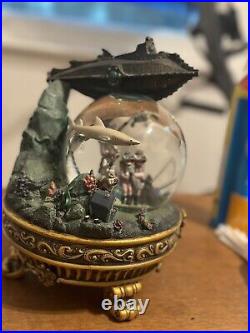 20,000 Leagues Under The Sea Disney Snow Globe. Fully Working