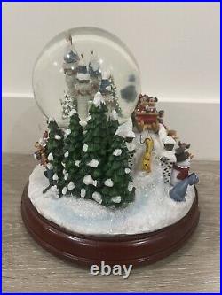 An Old Fashioned Disney Christmas Snow Globe Music Lights Bradford Exchange