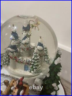 An Old Fashioned Disney Christmas Snow Globe Music Lights Bradford Exchange