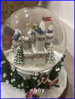 An Old Fashioned Disney Christmas Snow Globe Music Lights Bradford Exchange