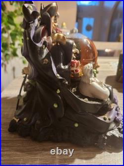 DEFECTIVE Disney The Art Of Disney Villians Lighted Snow Globe And Music G3D