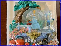 DISNEY STORE EXCLUSIVE CINDERELLA MUSICAL SNOW GLOBE With ORIGINAL BOX & PADDING