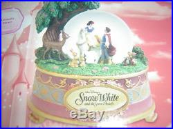 DISNEY STORE SNOW WHITE SNOW GLOBE with Rabbit SOLD OUT VHTF NEW
