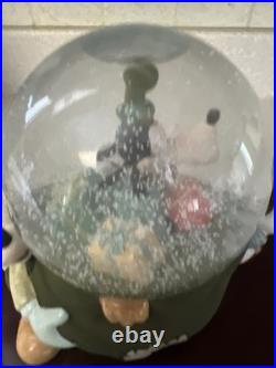 DisneyChristmas Mickey, Donald, GoofyMusical Snow Globe #95338