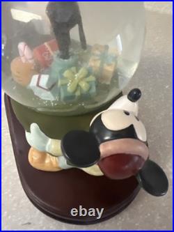 DisneyChristmas Mickey, Donald, GoofyMusical Snow Globe #95338