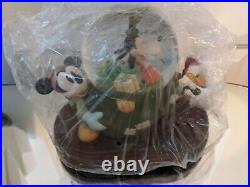 DisneyChristmas Mickey, Donald, GoofyMusical Snow Globe New in Box Very Rare
