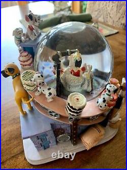 Disney 101 Dalmatians Snowglobe with Music Cruella de Vil