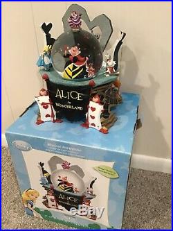 Disney ALICE IN WONDERLAND Queen of Hearts Musical Snowglobe RARE