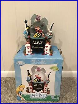 Disney ALICE IN WONDERLAND Queen of Hearts Musical Snowglobe RARE