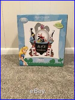 Disney ALICE IN WONDERLAND Queen of Hearts Musical Snowglobe RARE