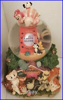 Disney Cats and Dogs Snow Globe Best Friends
