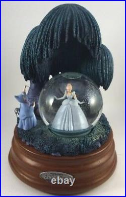 Disney Cinderella Bibbdi Bobbidi Boo Large Lighted Musical Revolving Snow Globe