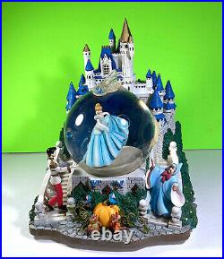 Disney Cinderella & Castle Musical Animated Lighted Sparkly Snow Globe