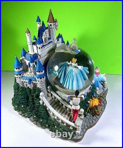 Disney Cinderella & Castle Musical Animated Lighted Sparkly Snow Globe