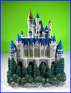 Disney Cinderella & Castle Musical Animated Lighted Sparkly Snow Globe