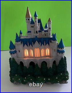 Disney Cinderella & Castle Musical Animated Lighted Sparkly Snow Globe