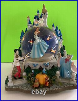 Disney Cinderella & Castle Musical Animated Lighted Sparkly Snow Globe