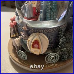 Disney Cinderella Double Snow Globe Horse Carriage Castle Circling Doves Music Disney Cinderella Double Snow Globe Horse Carriage Castle Circling Doves Music