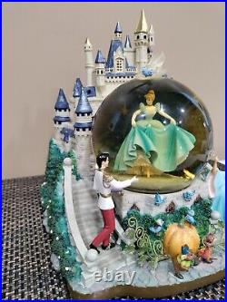 Disney Cinderella Light Up Musical Snow Globe Please Read