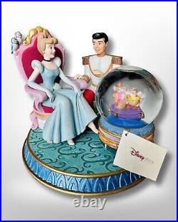 Disney Cinderella & Prince Charming Glass Slipper Shoe Musical Snow Globe WORKS