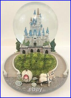 Disney Cinderella Snow Globe HAS FLAWS PLEASE READ DESCRIPTION