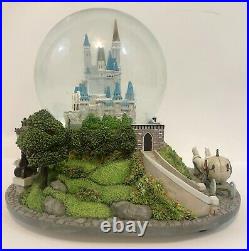 Disney Cinderella Snow Globe HAS FLAWS PLEASE READ DESCRIPTION