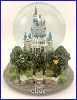 Disney Cinderella Snow Globe HAS FLAWS PLEASE READ DESCRIPTION