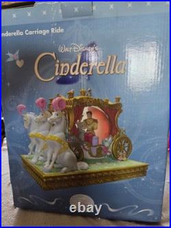 Disney Cinderella Snowglobe Carriage Ride Musical and snow globe