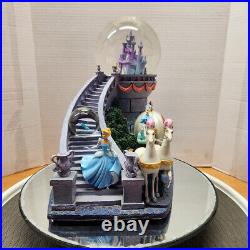 Disney Cinderella Staircase Snow globe with Original Box all Funktion works