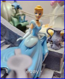 Disney Cinderella Staircase Snow globe with Original Box all Funktion works