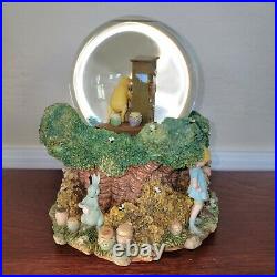 Disney Classic Winnie The Pooh Snow Globe