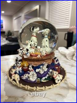 Disney Collectibles Snow Globe 101 Dalmatians Disney Collectibles Snow Globe 101 Dalmatians