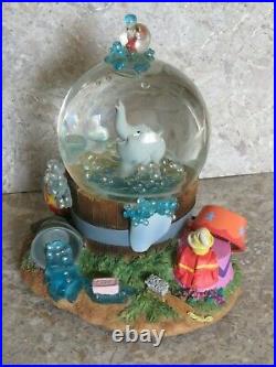Disney Dumbo Takes a Bubble Bath Musical Plays Rockabye Baby Snow Globe