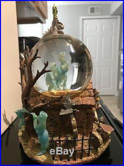 Disney Haunted Mansion Musical Snowglobe Hitchhiking Ghosts Water Snow Globe 999