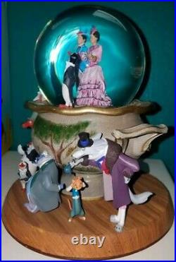 Disney Mary Poppins snowglobe LimIted Edition Figurine