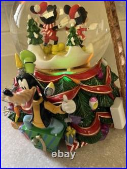 Disney Mickey And Friends Radko Holiday Snow-globe #95693