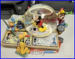 Disney Mickey& Friends Comic Strip Artists Mickey Mouse March Snow Globe RARE
