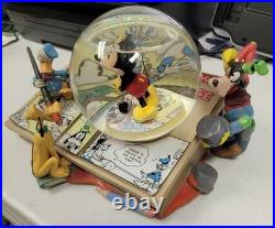 Disney Mickey& Friends Comic Strip Artists Mickey Mouse March Snow Globe RARE