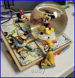 Disney Mickey& Friends Comic Strip Artists Mickey Mouse March Snow Globe RARE
