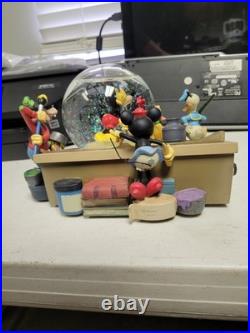 Disney Mickey& Friends Comic Strip Artists Mickey Mouse March Snow Globe RARE