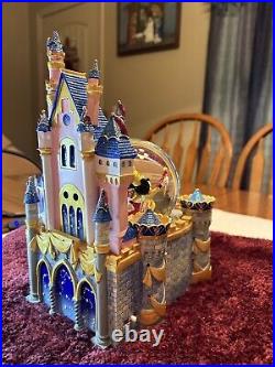 Disney Mickey Mouse/minnie 50th Anniversary Castle Musical Light Up Snow Globe