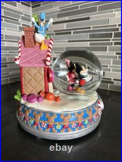 Disney Micky And Friends Deck The Halls Gingerbread House Snow-Globe Rare