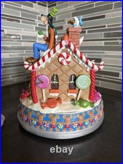 Disney Micky And Friends Deck The Halls Gingerbread House Snow-Globe Rare
