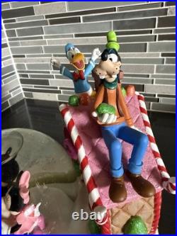 Disney Micky And Friends Deck The Halls Gingerbread House Snow-Globe Rare