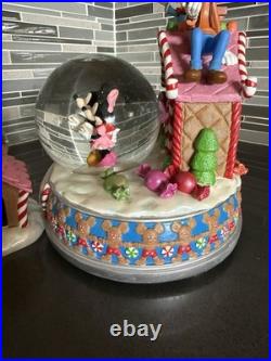 Disney Micky And Friends Deck The Halls Gingerbread House Snow-Globe Rare