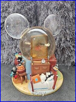 Disney Minnie Yoo Hoo Musical Snow Globe