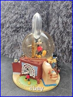 Disney Minnie Yoo Hoo Musical Snow Globe