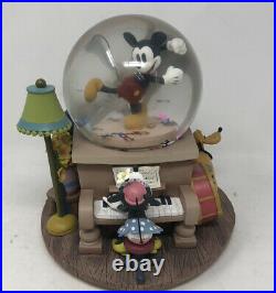 Disney Minnies Yoo Hoo MUSICAL SnowGlobe Mickey, Donald, Goofy, Pluto